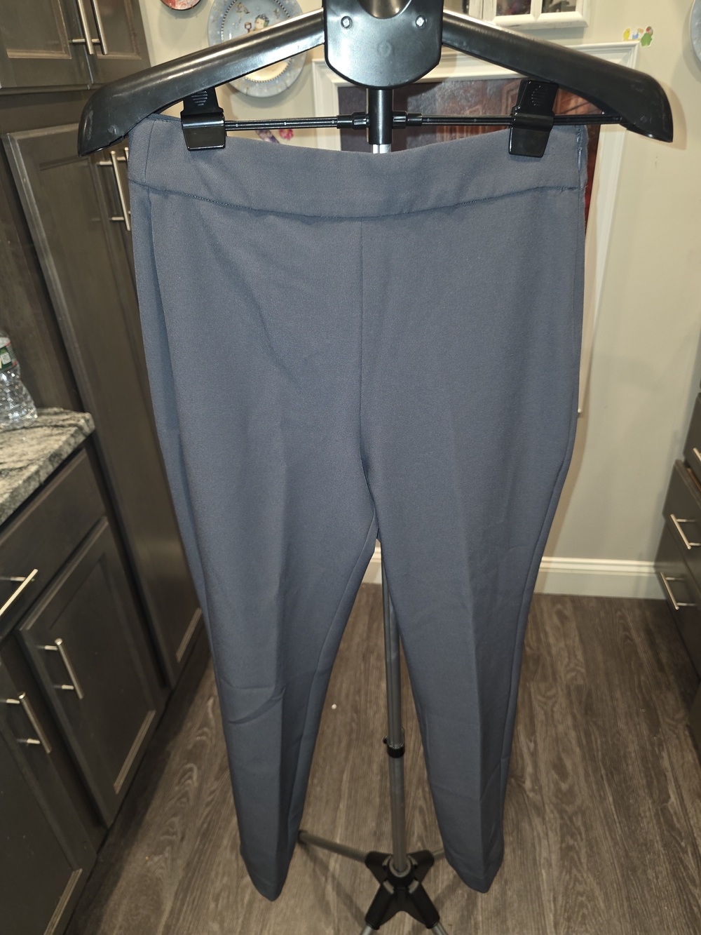 Express Women's Gray Athletic Leggings - Gray. Leg Short